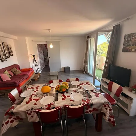 F4 Montpellier, Vue Imprenable Апартаменты *